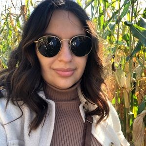 Meet your Posher, Ana sofia